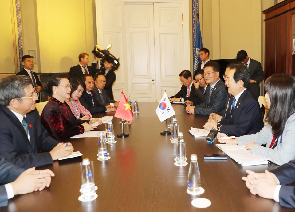 阮氏金银会见韩国国会议长丁世均。越通社记者 仲德 摄