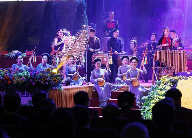 大会上的文艺表演。图自越通社