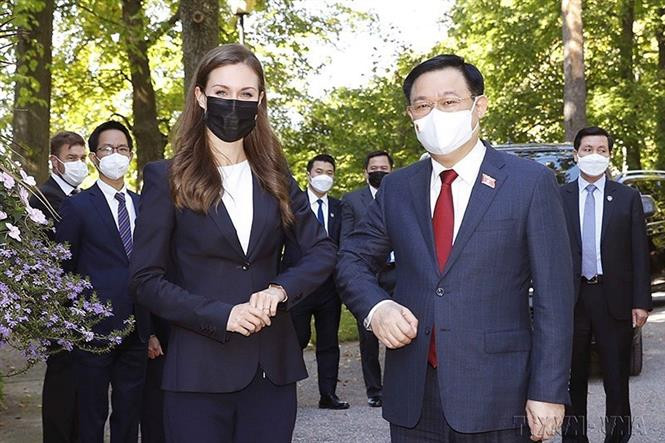 2021 年 9 月 10 日，越南国会主席王廷惠对芬兰进行正式访问期间会见芬兰总理桑娜•马林。图自越通社