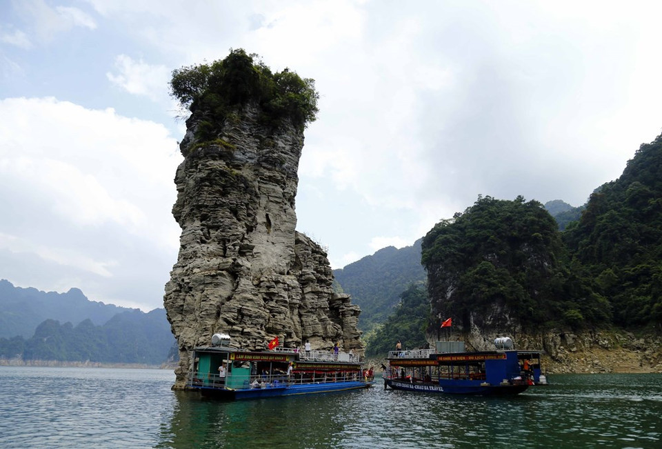 传说，才鳌巨人已在这个石柱把自己的牛绑起来，然后为村民建立堤坝抗旱。越通社记者 光诞 摄