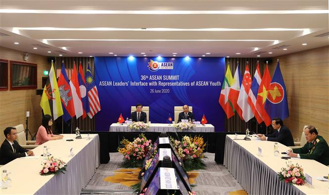 第36届东盟峰会框架内，6月26日东盟领导人与东盟青年领袖代表对话会召开。图自 越通社