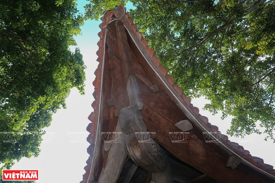 廷榜祠亭檐线呈弧形，十分罕见。《越南画报》记者 越强 摄