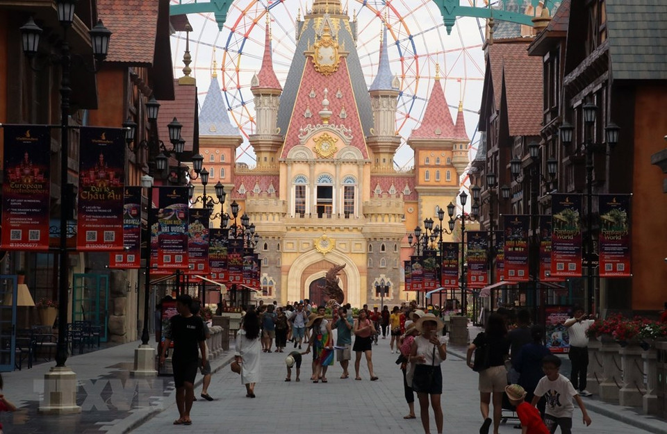 设在富国岛的越南规模最大的主题公园颇受游客的青睐。越通社记者 黎辉海 摄