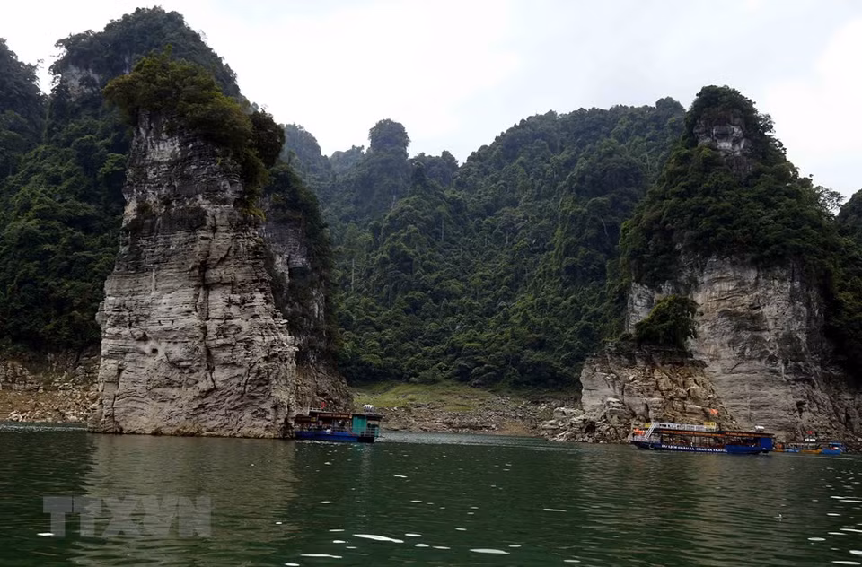宣光水电湖雄伟壮观的自然景观。越通社记者 光诞 摄