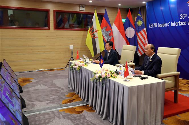 阮春福呼吁年轻人继续发挥民族精神，集中智慧，凝聚力量，同政府和东盟各国人民有效应对新冠肺炎疫情以其造成的挑战。图自 越通社