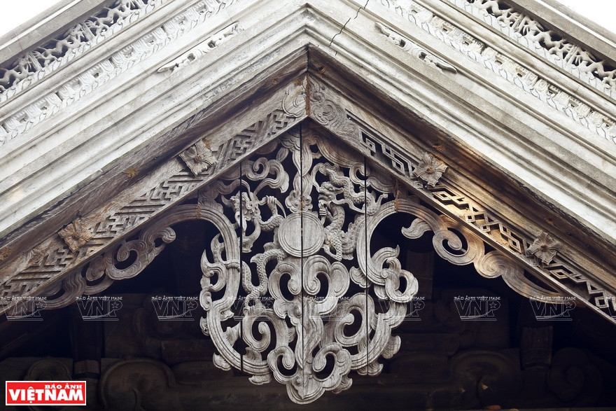 祠亭外的精美花纹。《越南画报》记者 越强 摄