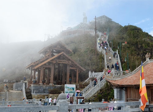 山脚下的坚固工程（图片来源：人民军队报）