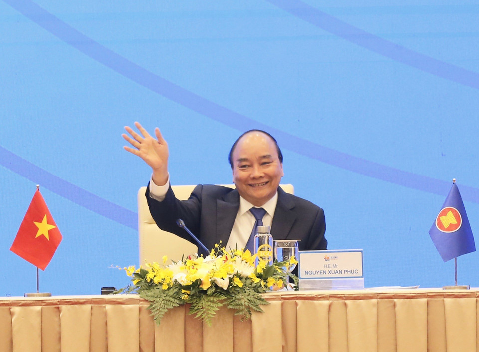 越南政府总理、2020年东盟轮值主席阮春福主持新闻发布会。图自越通社