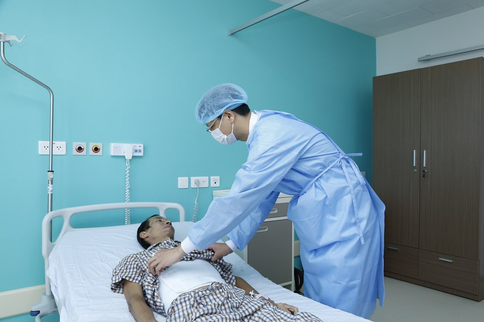 肝脏移植病人正处于康复当中。图自越通社