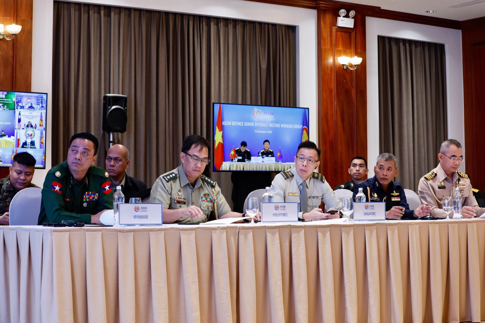 与会代表讨论预计于今年12月以视频方式召开的第14次东盟各国国防部长会议和第七届东盟防长扩大会议联合声明的草案。越通社记者 杨江摄