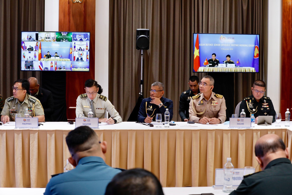 东盟各国国防官员在越南会场出席会议。越通社记者 杨江摄