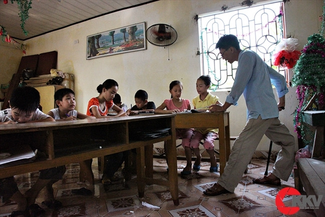 作品：《范世明：一个典型榜样》 作者：武勇（第三次《黄金时刻》新闻摄影奖组图类一等奖）