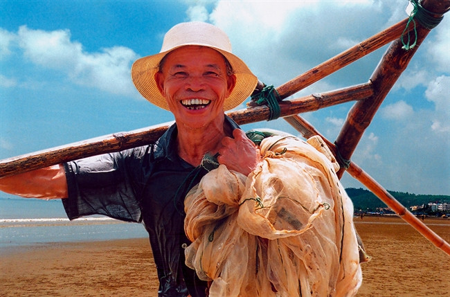 作品：《渔民的快乐》 作者：陈寅（第二次《黄金时刻》新闻摄影奖参赛作品）