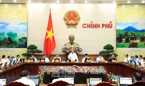 越南政府总理阮春福主持召开政府9月份例行会议。（图片来源：越通社）