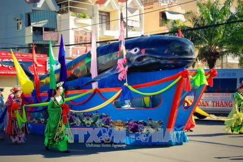 2017年头顿市胜三迎翁节场景。（图片来源：越通社）