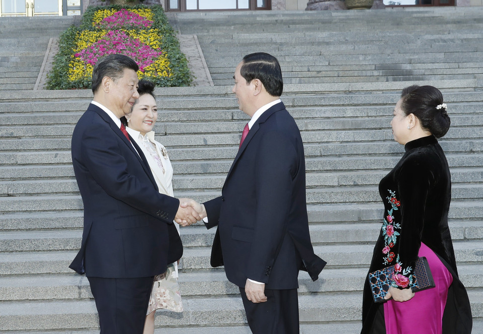 会谈前，习近平在人民大会堂东门外广场为陈大光举行欢迎仪式。（图片来源：越通社）
