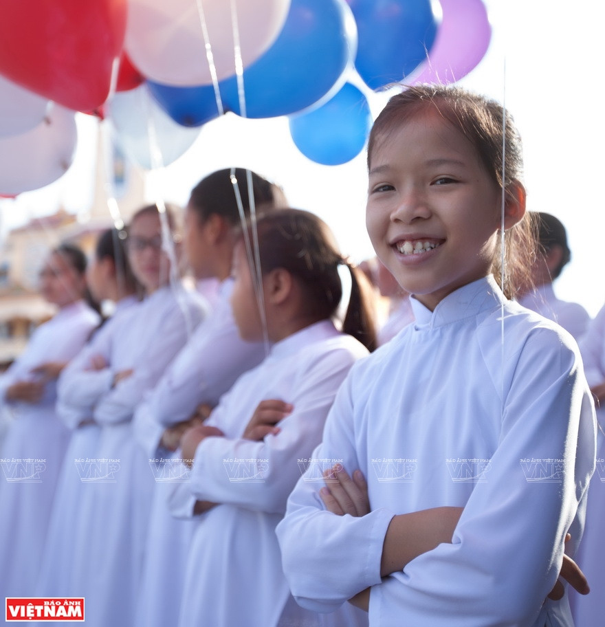 西宁省高台教信徒。图自《越南画报》
