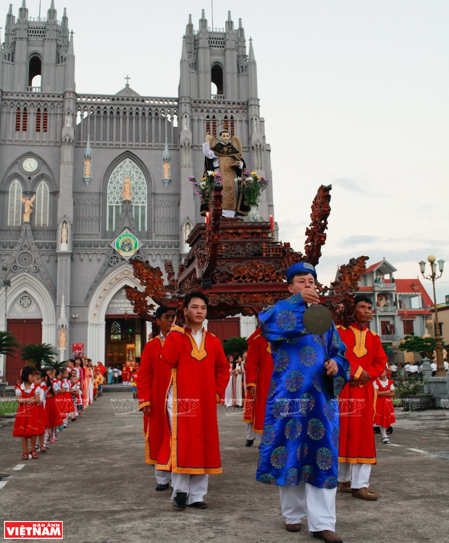 富涯小王宫圣堂的仪式。《越南画报》
