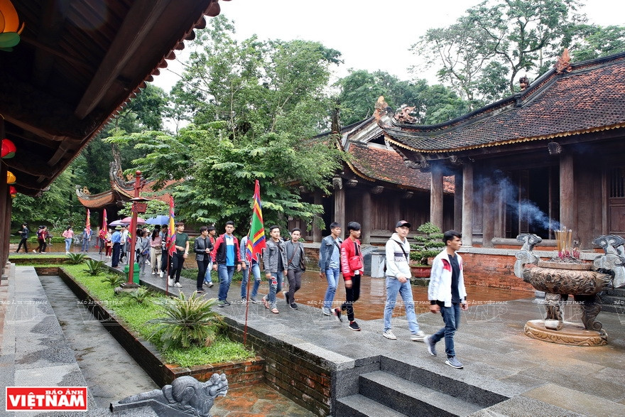 蓝京国家级特殊历史遗迹区吸引了众多游客前来观光。图自《越南画报》
