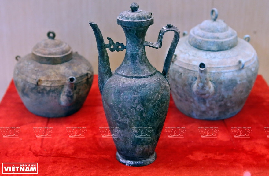 蓝京国家级特殊历史遗迹区的博物馆展出的古物。图自《越南画报》