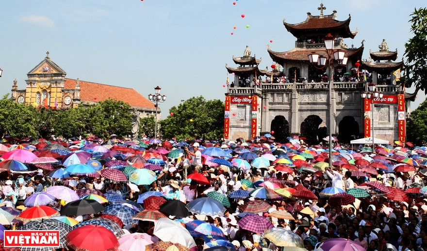 发焰石头教堂。图自《越南画报》