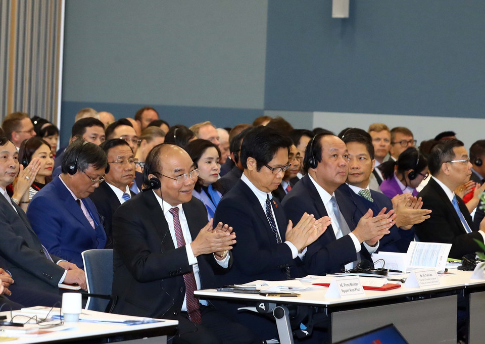 越南政府总理阮春福出席越南-挪威企业论坛。图自越通社