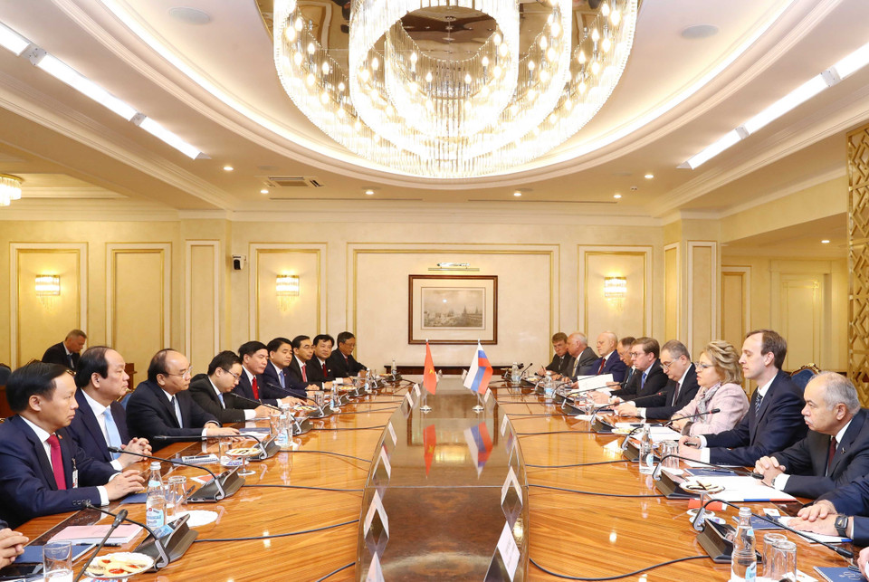 越南政府总理阮春福会见俄罗斯联邦委员会主席瓦莲京娜·伊万诺芙娜·马特维延科。图自越通社