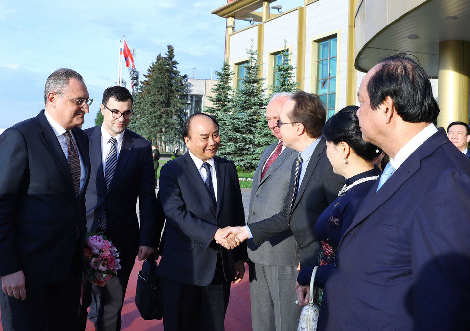  俄罗斯领导送行越南政府总理阮春福一行。图自越通社