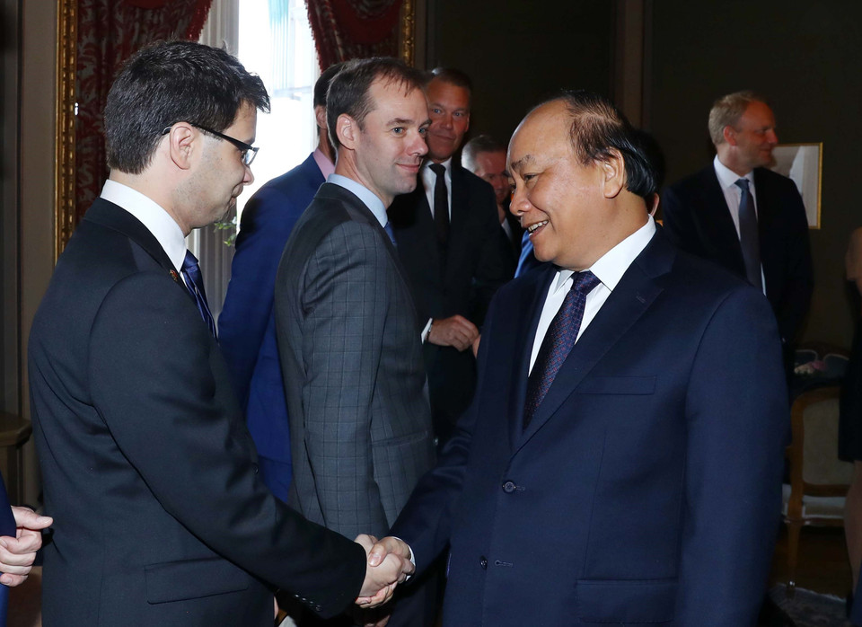 越南政府总理阮春福与瑞典大型集团领导会面。图自越通社