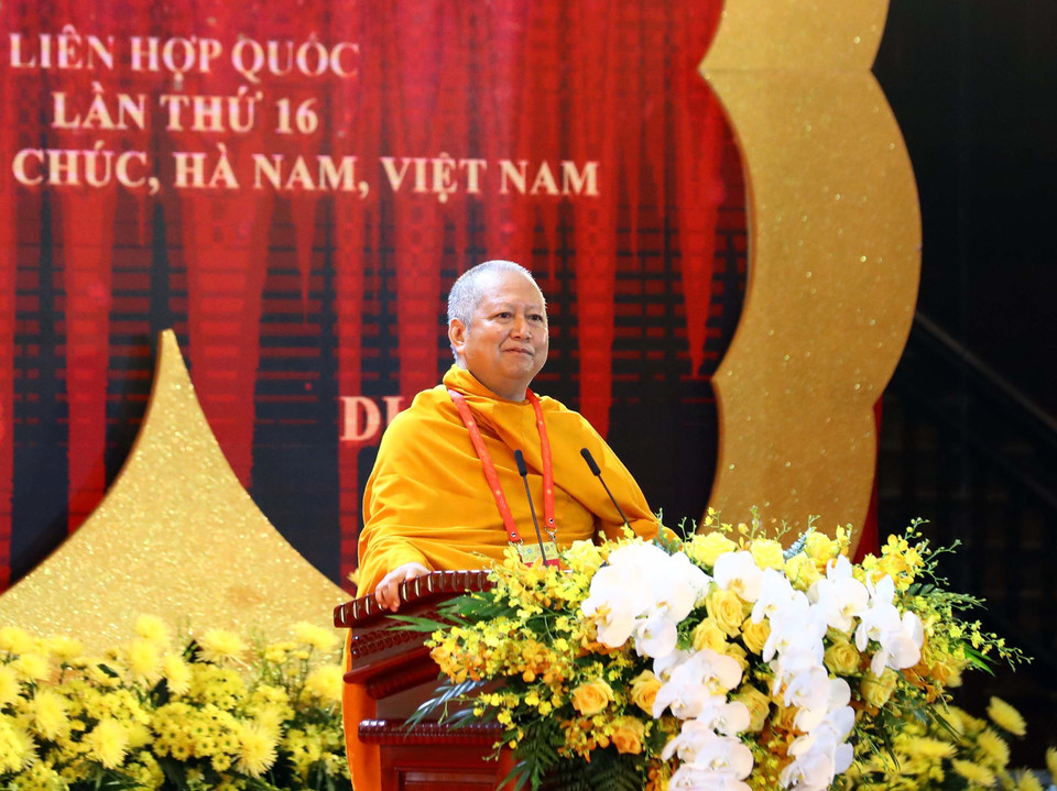 联合国卫塞节国际组织委员会创始主席菩拉玛攀迪（Brahmapundit）在开幕式上发表讲话。图自越通社