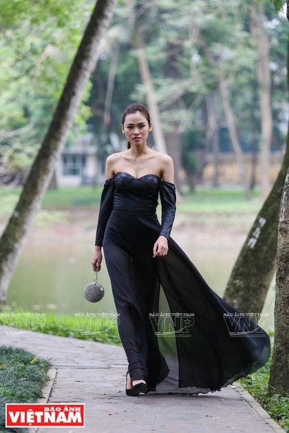 2019年秋冬季越南时尚风格。图自《越南画报》