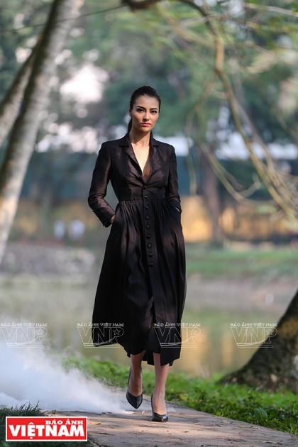 2019年秋冬季越南时尚风格。图自《越南画报》