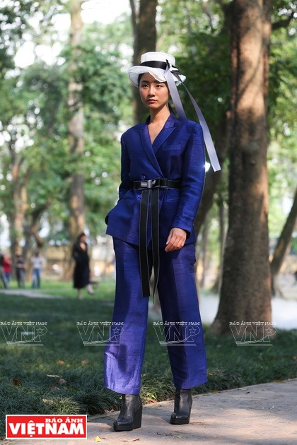 2019年秋冬季越南时尚风格。图自《越南画报》