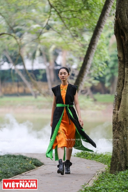 2019年秋冬季越南时尚风格。图自《越南画报》
