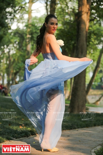 2019年秋冬季越南时尚风格。图自《越南画报》