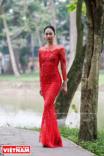 2019年秋冬季越南时尚风格。图自《越南画报》