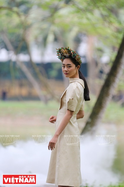 2019年秋冬季越南时尚风格。图自《越南画报》