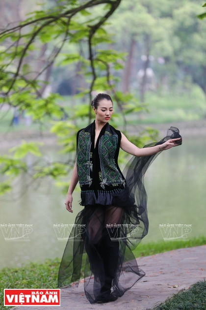 2019年秋冬季越南时尚风格。图自《越南画报》