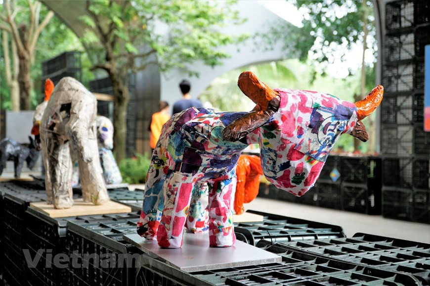 经过两次举办，KHOE创意节已成功筹集近4亿越盾，给河江省贫困儿童兴建寄宿学校。Vietnam+记者明孝 摄