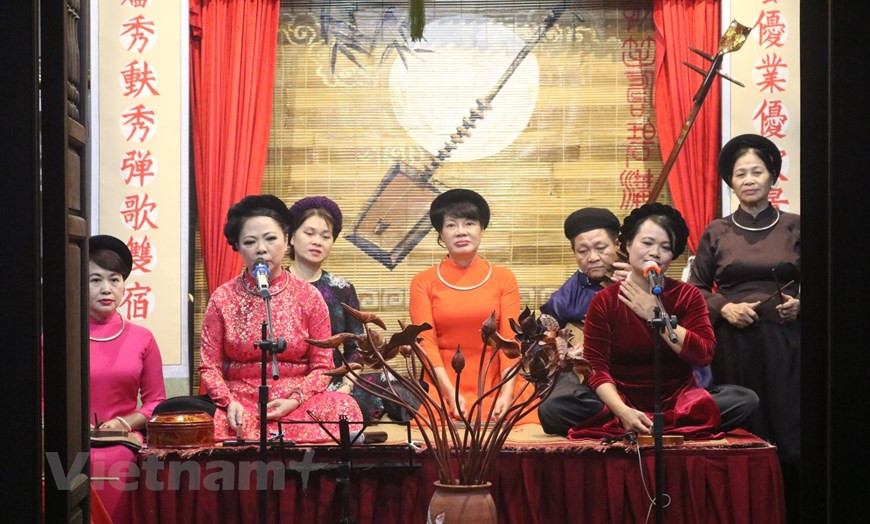 自2018年4月以来，歌筹表演活动一直在河内碧沟道馆举行。Vietnam+记者秋鸳 摄 