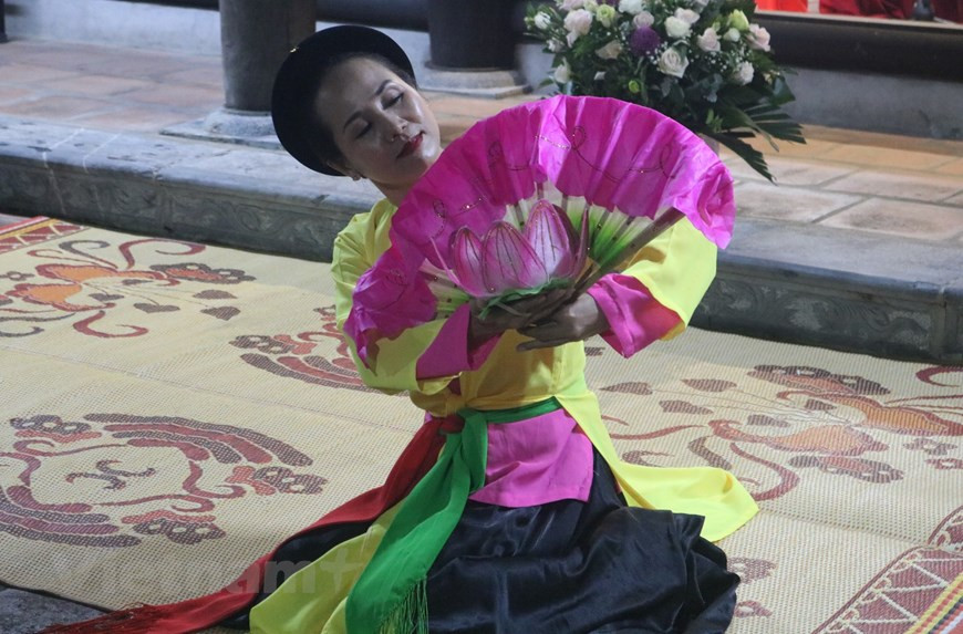 除了唱歌和音乐之外，舞蹈也是有助于形成这种遗产的独特特征的重要因素。Vietnam+记者秋鸳 摄