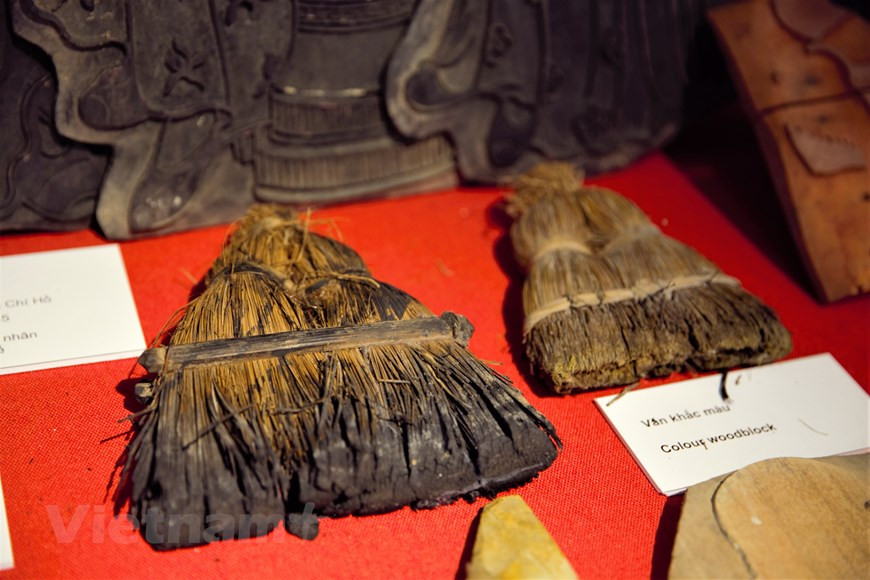 制作东湖画的工具。Vietnam+记者微妙 摄