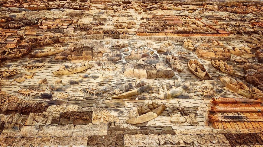 由印度尼西亚伊斯兰教工匠用火山岩雕刻后运送到越南的浮雕。Vietnam+记者春梅 摄