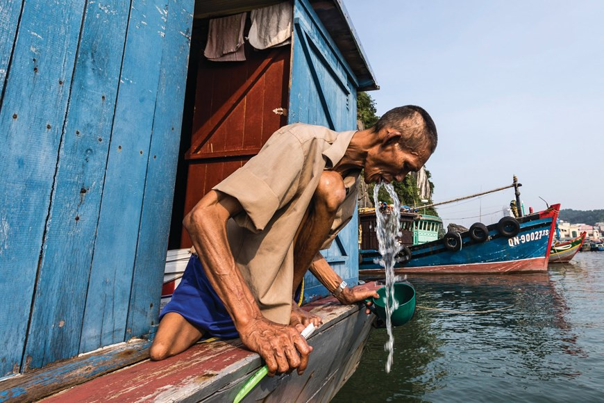 对当地许多渔民来说，他们 “将船视为家，海视为家乡”。图自Vietnam+