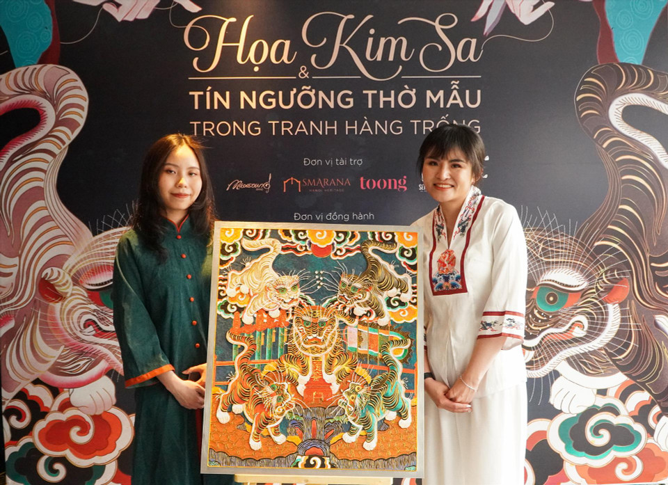 锦画组行鼓街系列绘画的五虎画，该绘画是根据金沙画绘画技术改编和完善而成的。图自越南画报