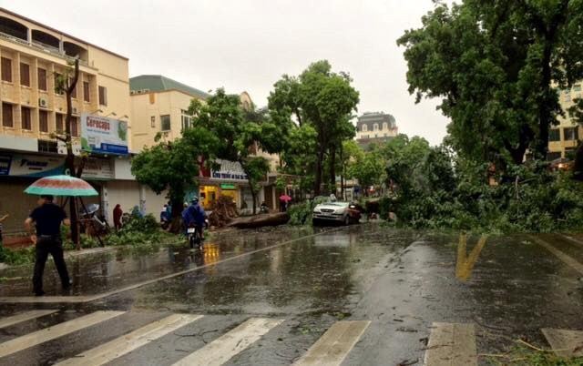 受台风影响，河内市降大雨。（图片来源：越通社）