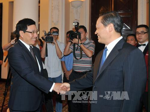  政府副总理兼外长范平明会见中国广西壮族自治区党委书记彭清华。