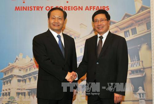  政府副总理兼外长范平明会见中国广西壮族自治区党委书记彭清华。