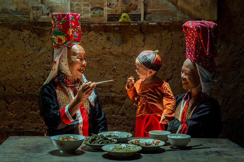 "瑶族人与1327号界标”组图中的一个作品。图自组委会