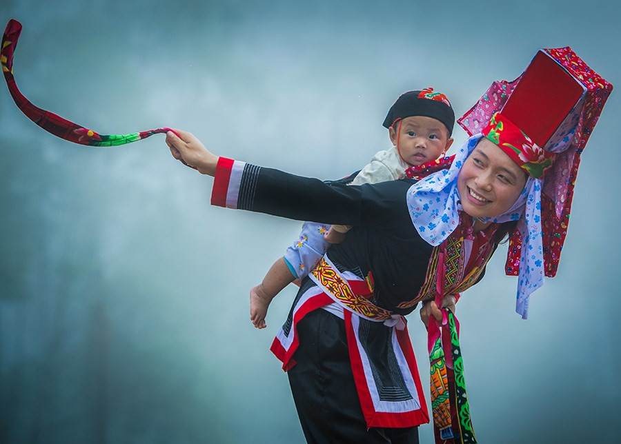 "瑶族人与1327号界标”组图中的一个作品。图自组委会